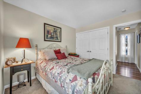 10 Pilgrim Harbor Wallingford CT 06492