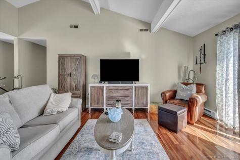 10 Pilgrim Harbor Wallingford CT 06492