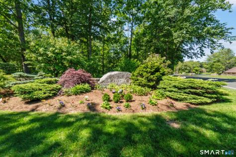 28 Heritage Crest Southbury CT 06488