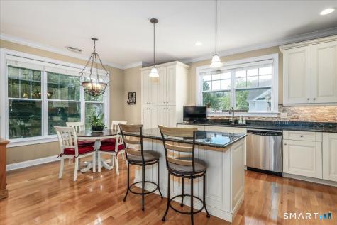 16 Franklin Court Newtown CT 06470