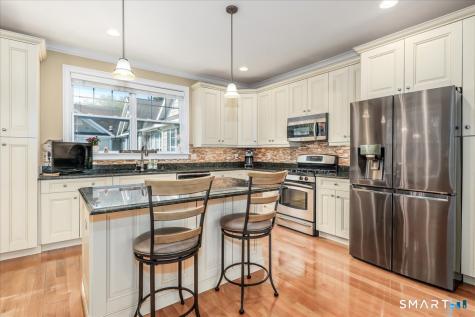 16 Franklin Court Newtown CT 06470
