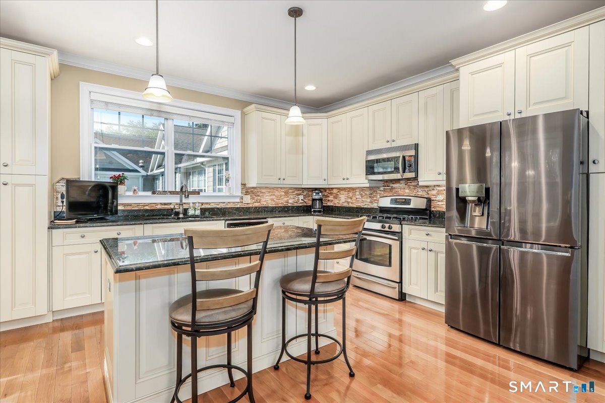 16 Franklin Court Newtown CT 06470