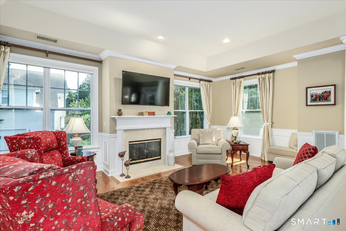 16 Franklin Court Newtown CT 06470