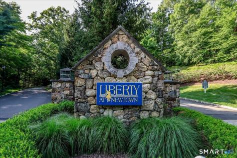 16 Franklin Court Newtown CT 06470