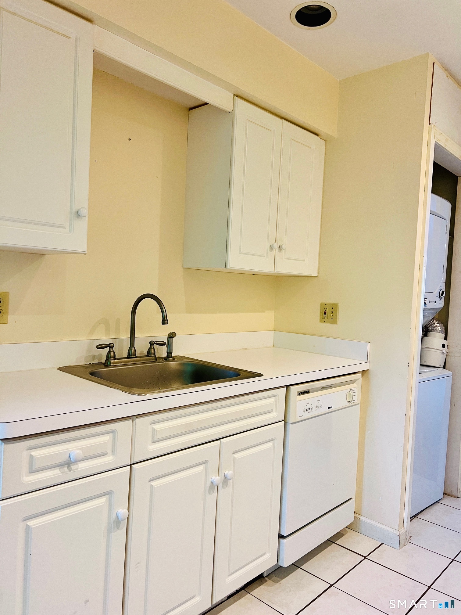 409 Glendale Avenue Bridgeport CT 06606