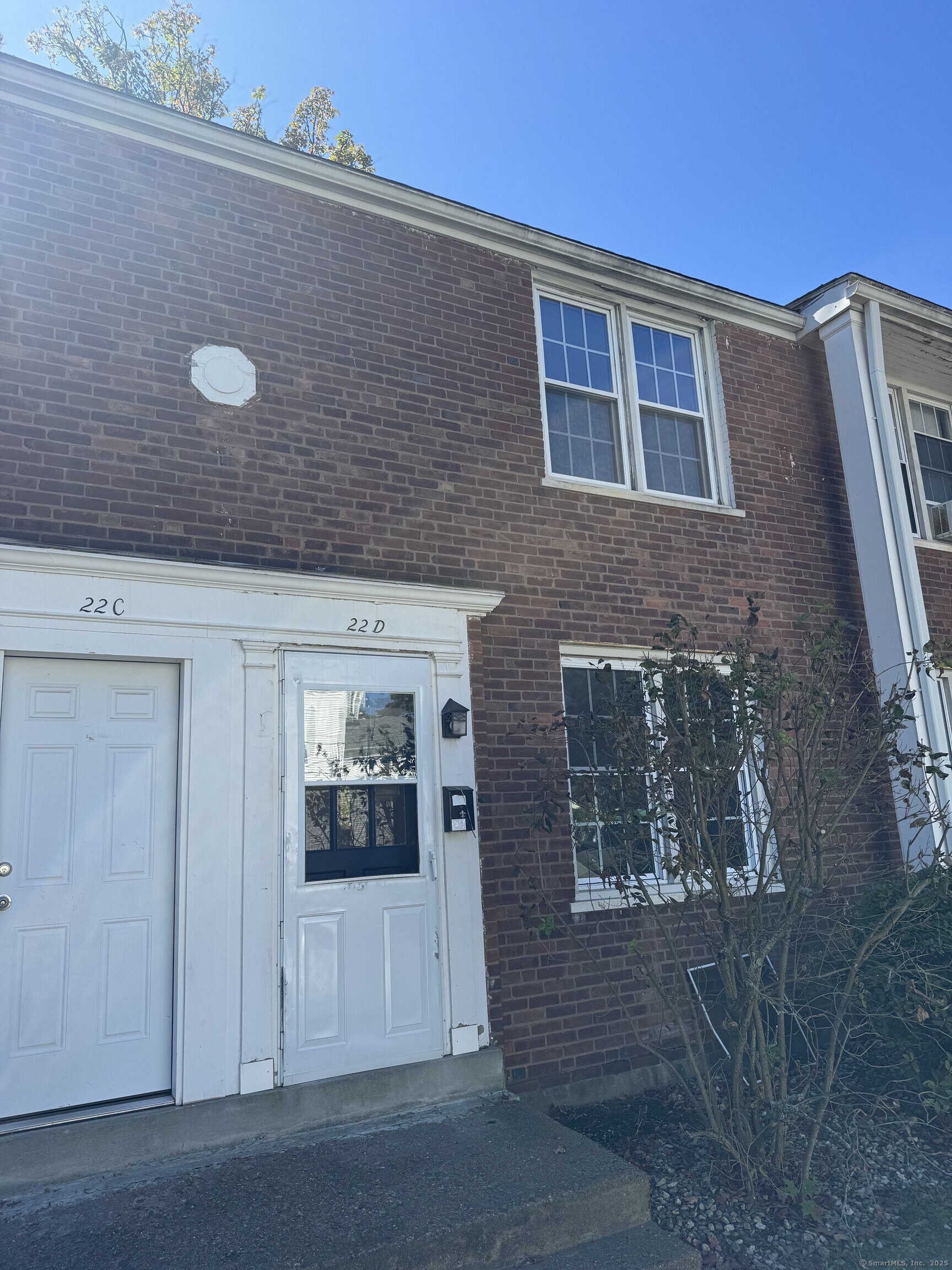 22 Saint James Street Manchester CT 06040