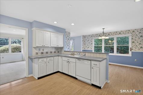 17 Canterbury Road Hamden CT 06514