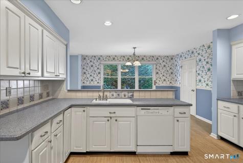 17 Canterbury Road Hamden CT 06514