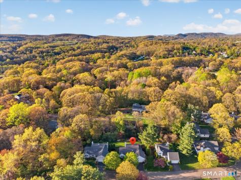 17 Canterbury Road Hamden CT 06514