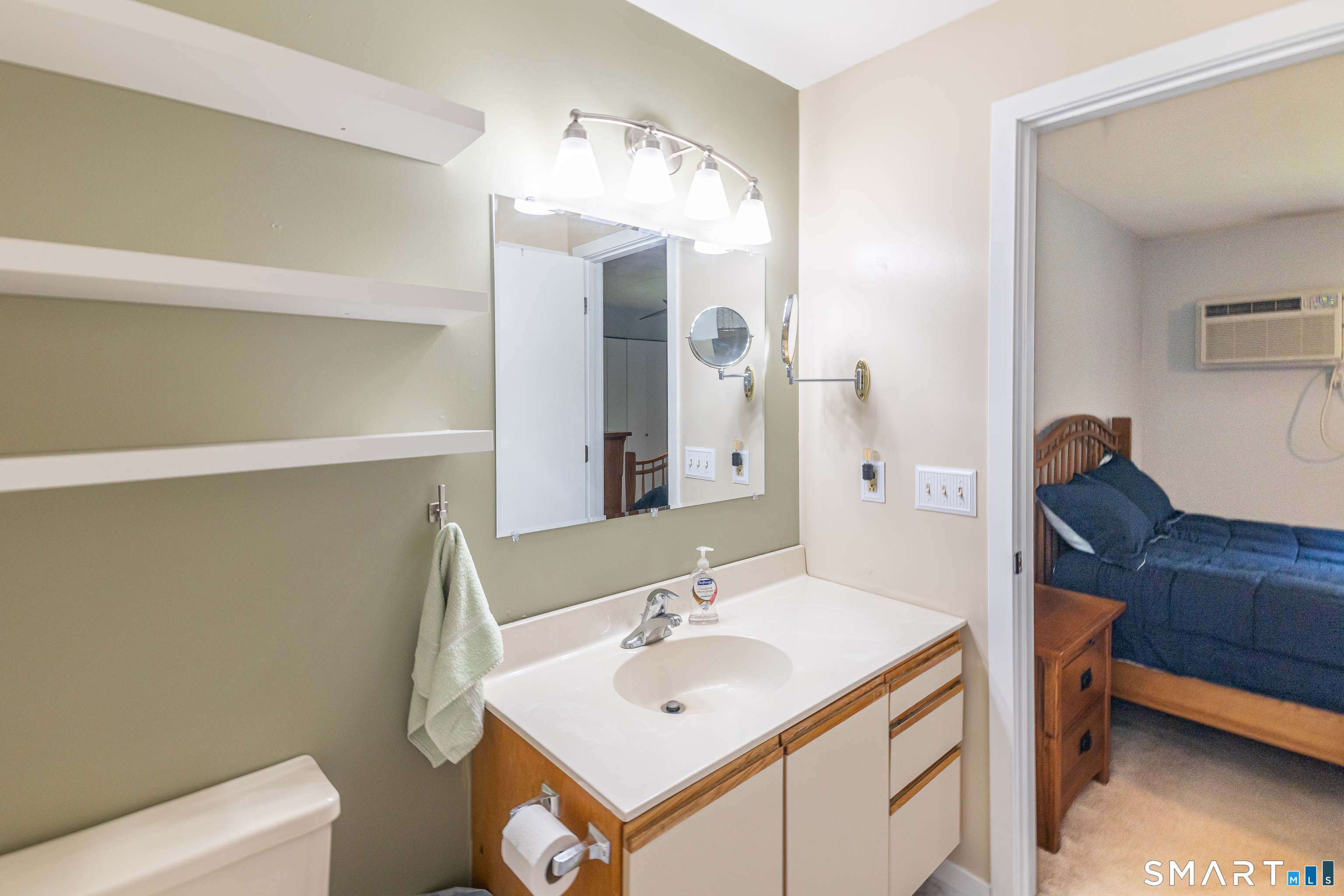 33 Woodstock Meadows Woodstock CT 06281