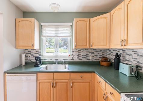 33 Woodstock Meadows Woodstock CT 06281
