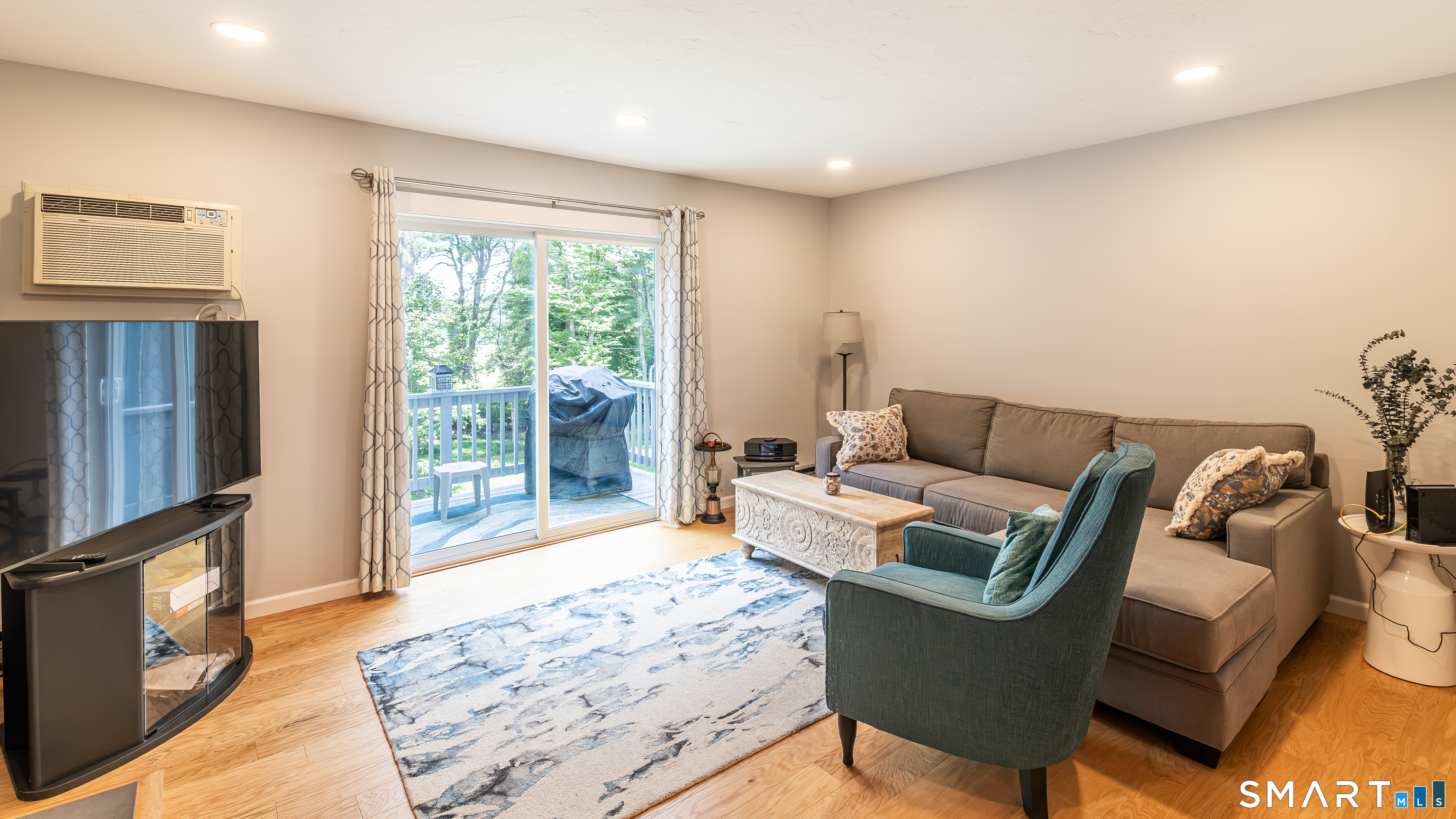 33 Woodstock Meadows Woodstock CT 06281