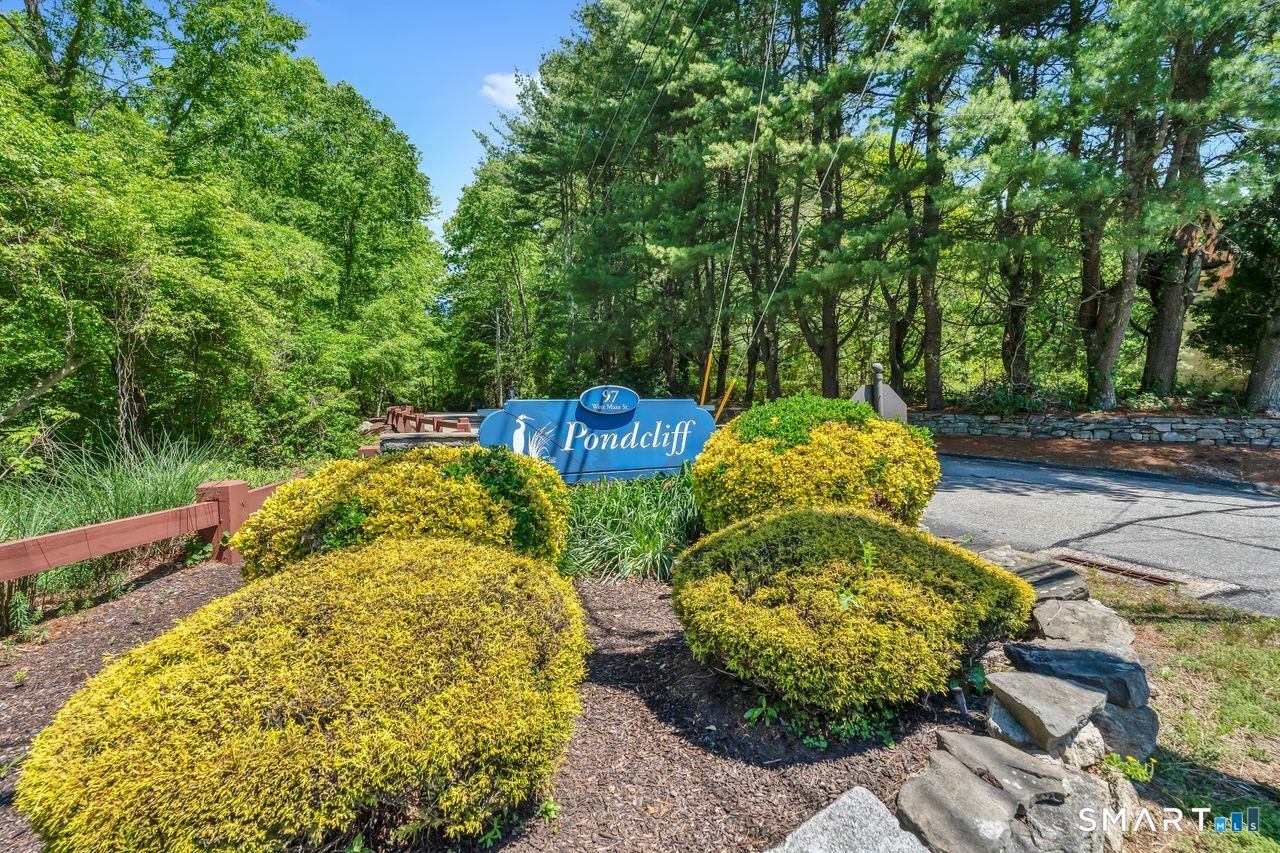 97 West Main Street East Lyme CT 06357