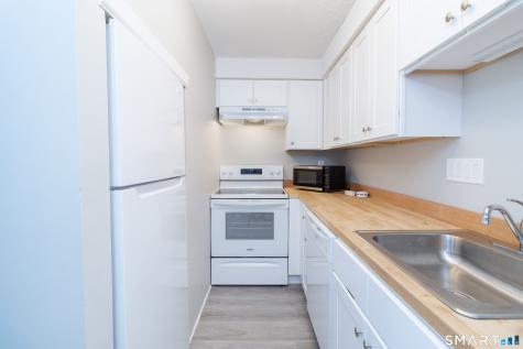 18 Hamre Lane Branford CT 06405