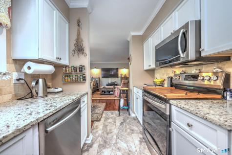 51 Staffordshire Common Drive Wallingford CT 06492