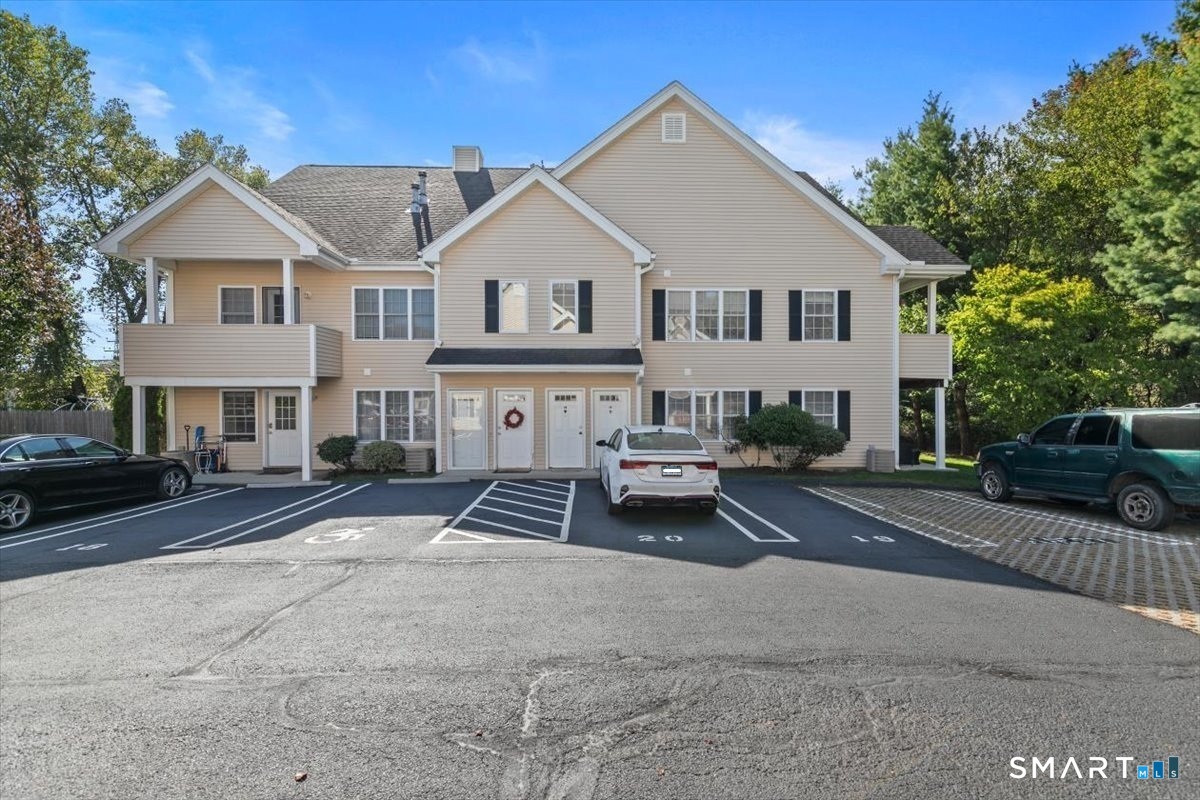 Milford CT, 663 West Avenue, Unit A20