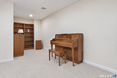 1703 Eaton Court Danbury CT 06811