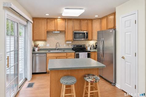 1703 Eaton Court Danbury CT 06811