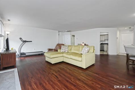 21 Harbour Close New Haven CT 06405
