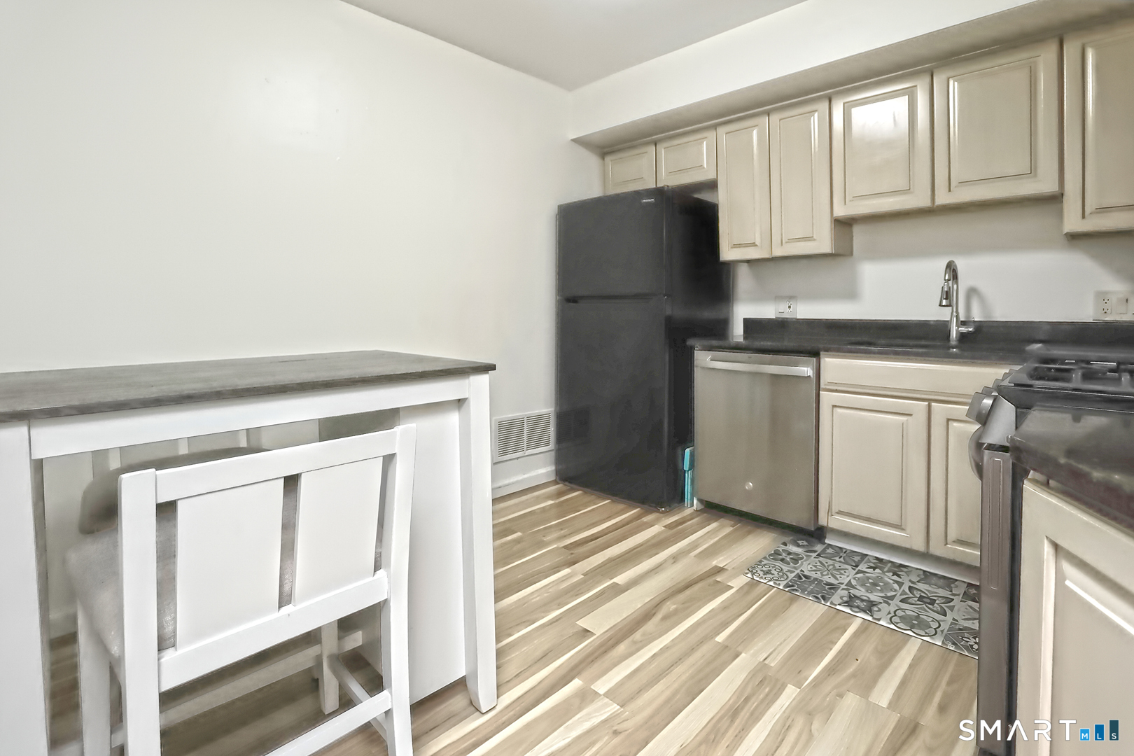 21 Harbour Close New Haven CT 06405
