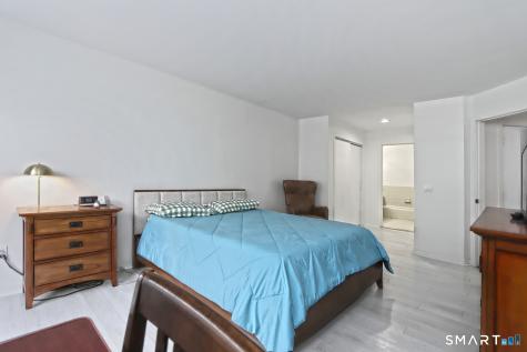 21 Harbour Close New Haven CT 06405