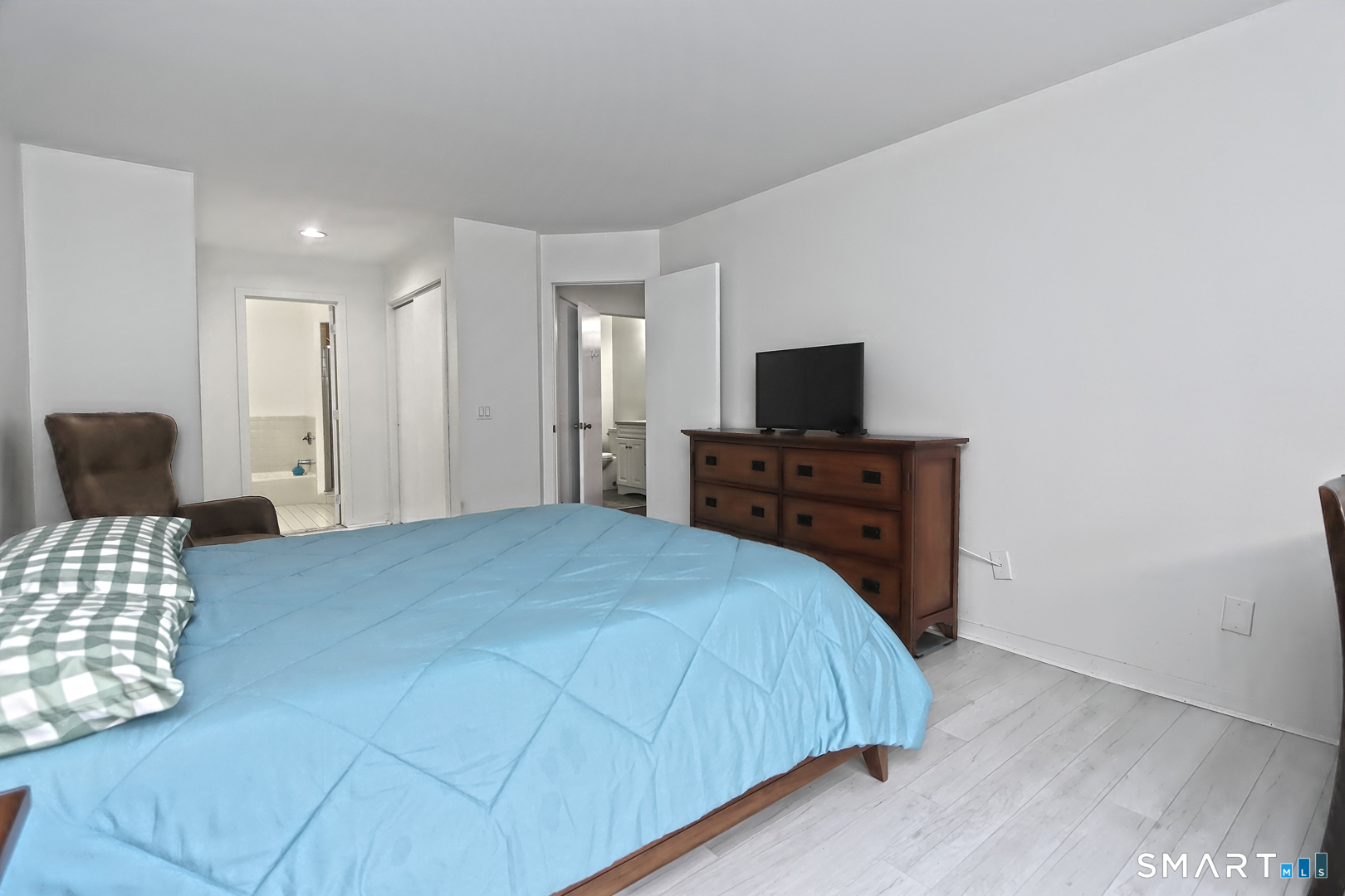 21 Harbour Close New Haven CT 06405