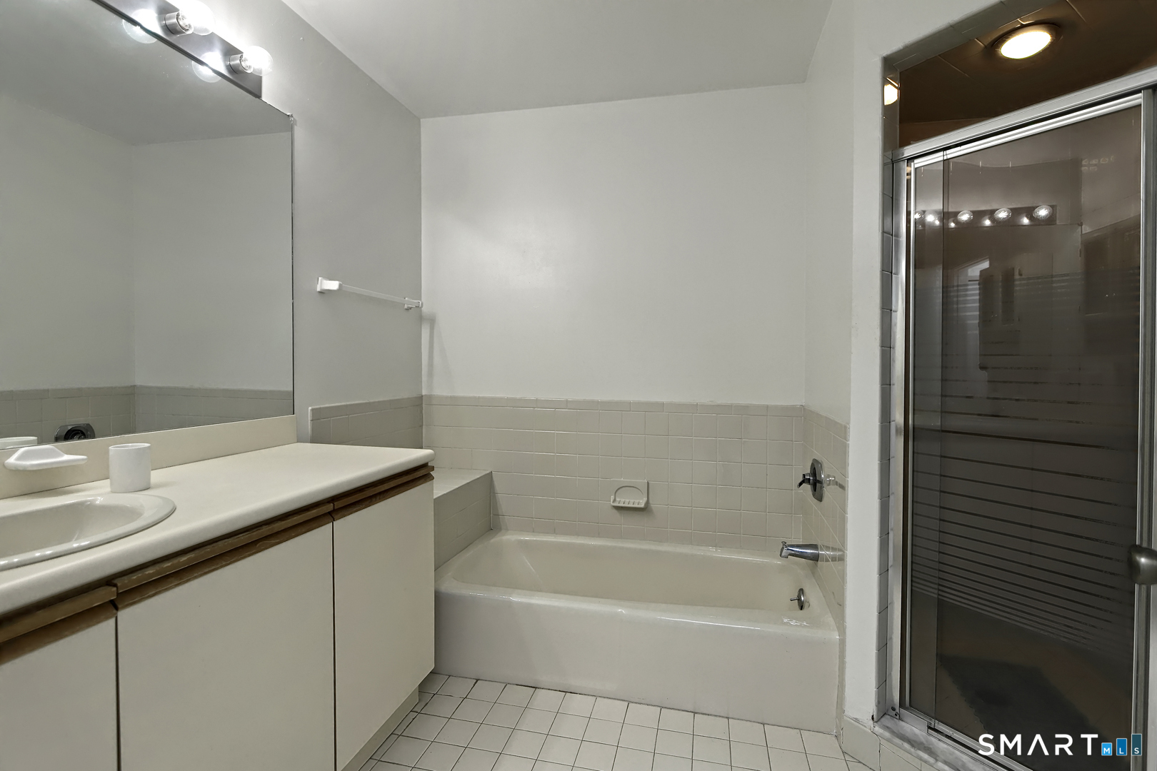 21 Harbour Close New Haven CT 06405
