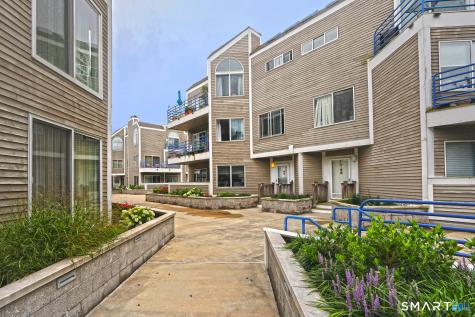 21 Harbour Close New Haven CT 06405