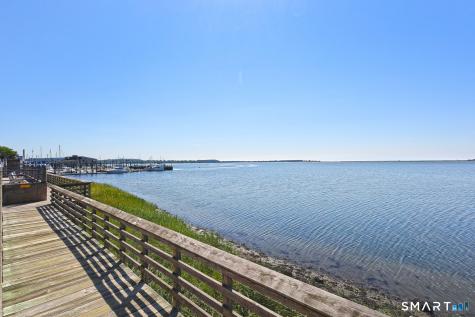 21 Harbour Close New Haven CT 06405