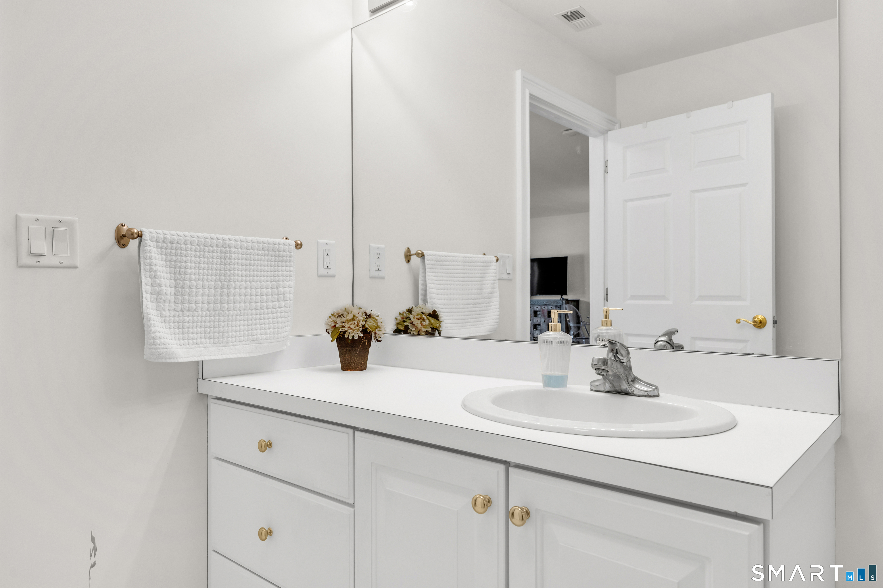 80 Southwick Court Cheshire CT 06410