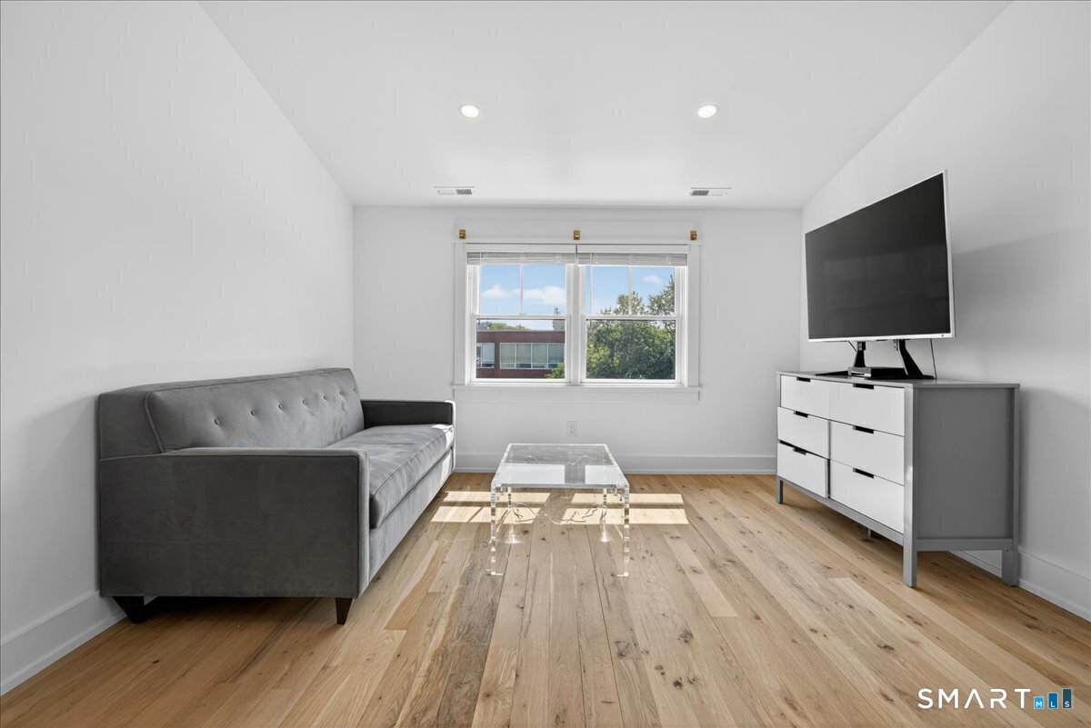 79 Thorpe Street Fairfield CT 06824
