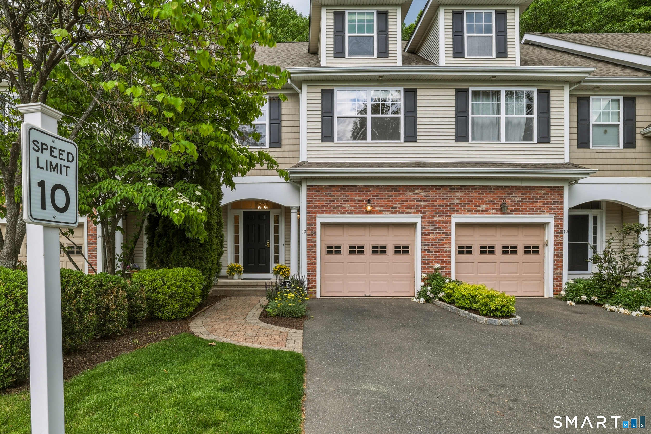 12 Schoolhouse Drive West Hartford CT 06110