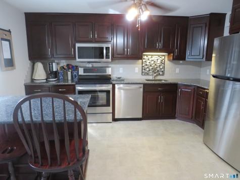 32 Pickering Lane Wethersfield CT 06109