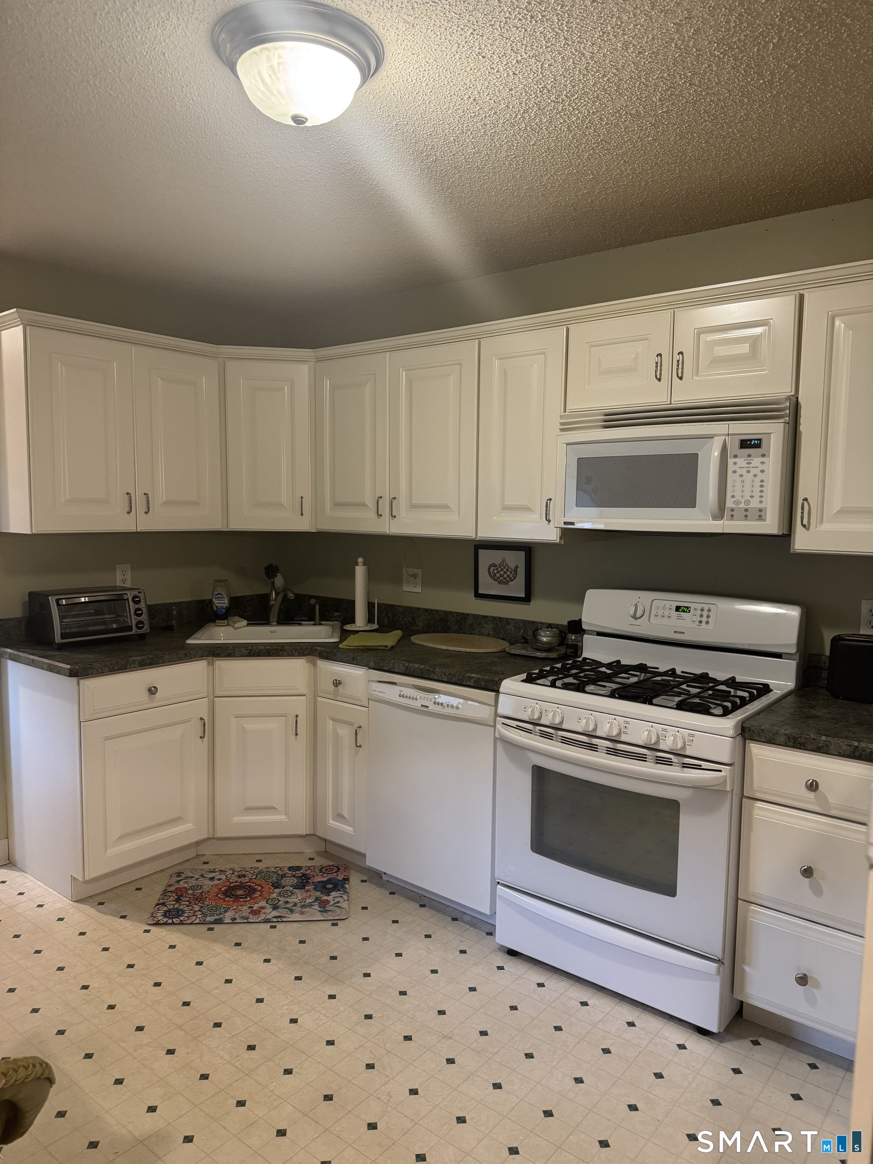 2206 Mill Pond Drive South Windsor CT 06074
