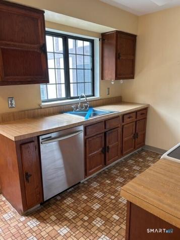 562 Swanson Crescent Milford CT 06461