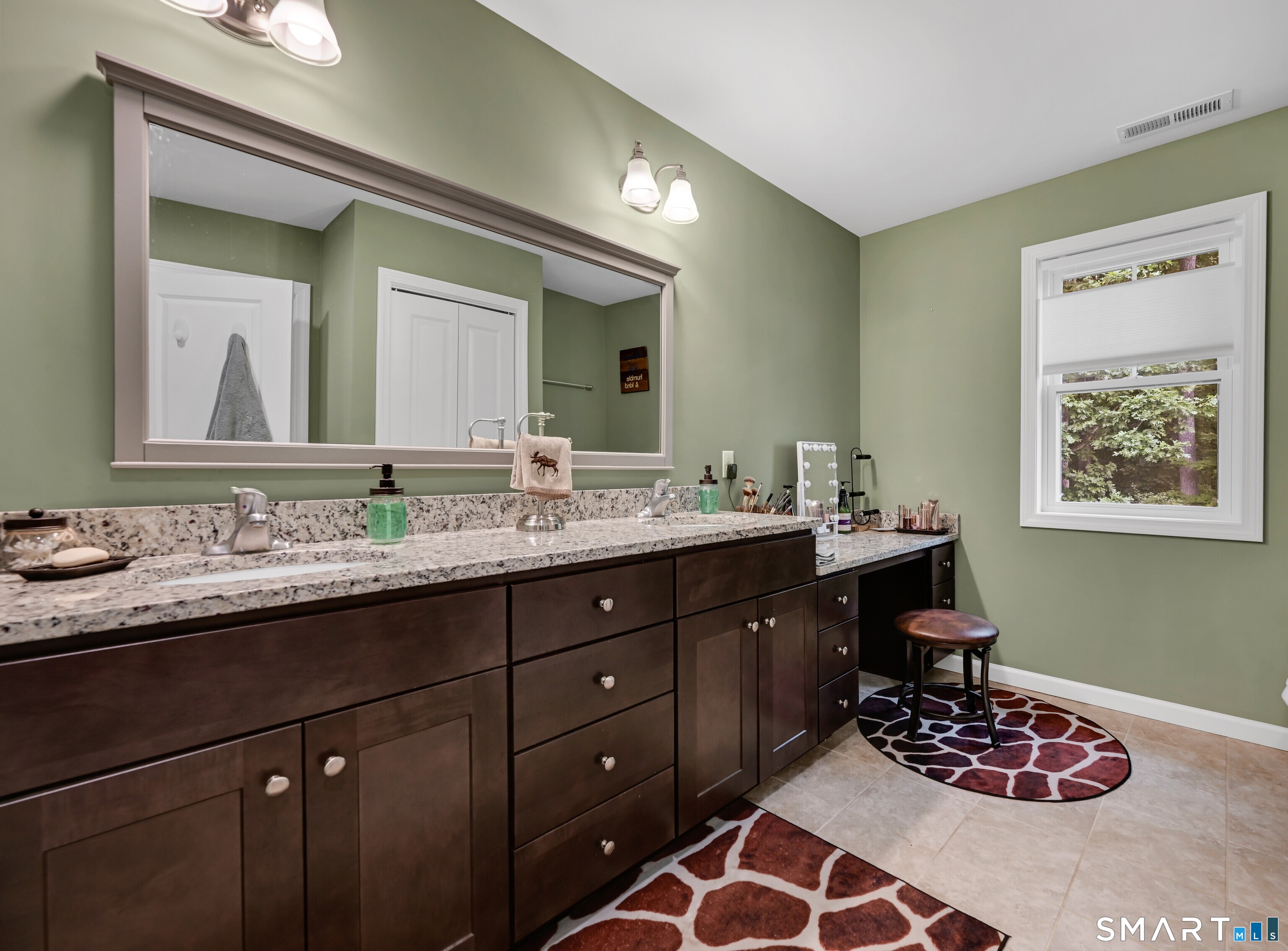 46 Old Oak Court Southington CT 06489