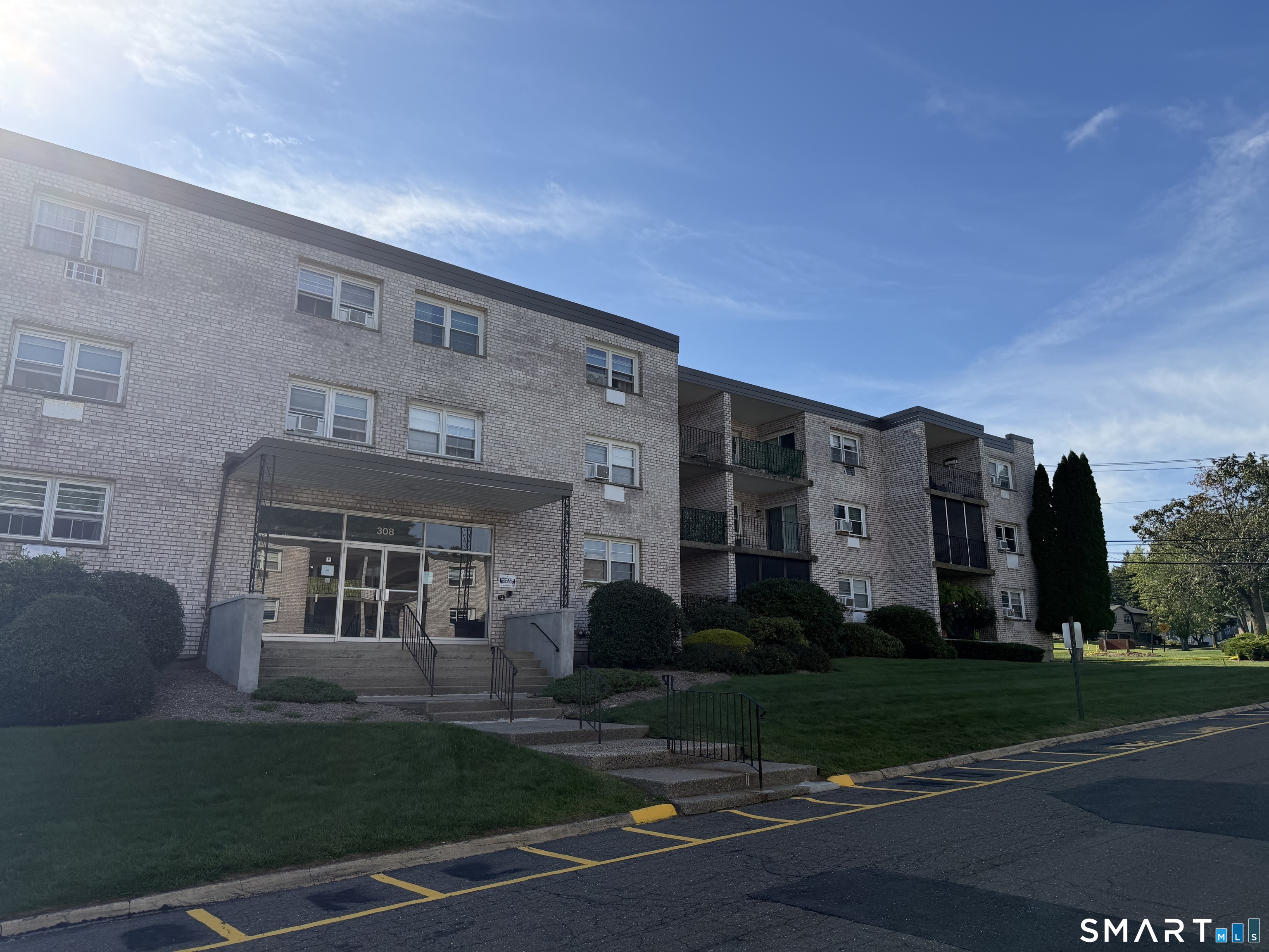 Milford CT, 308 Meadowside Road, Unit 312