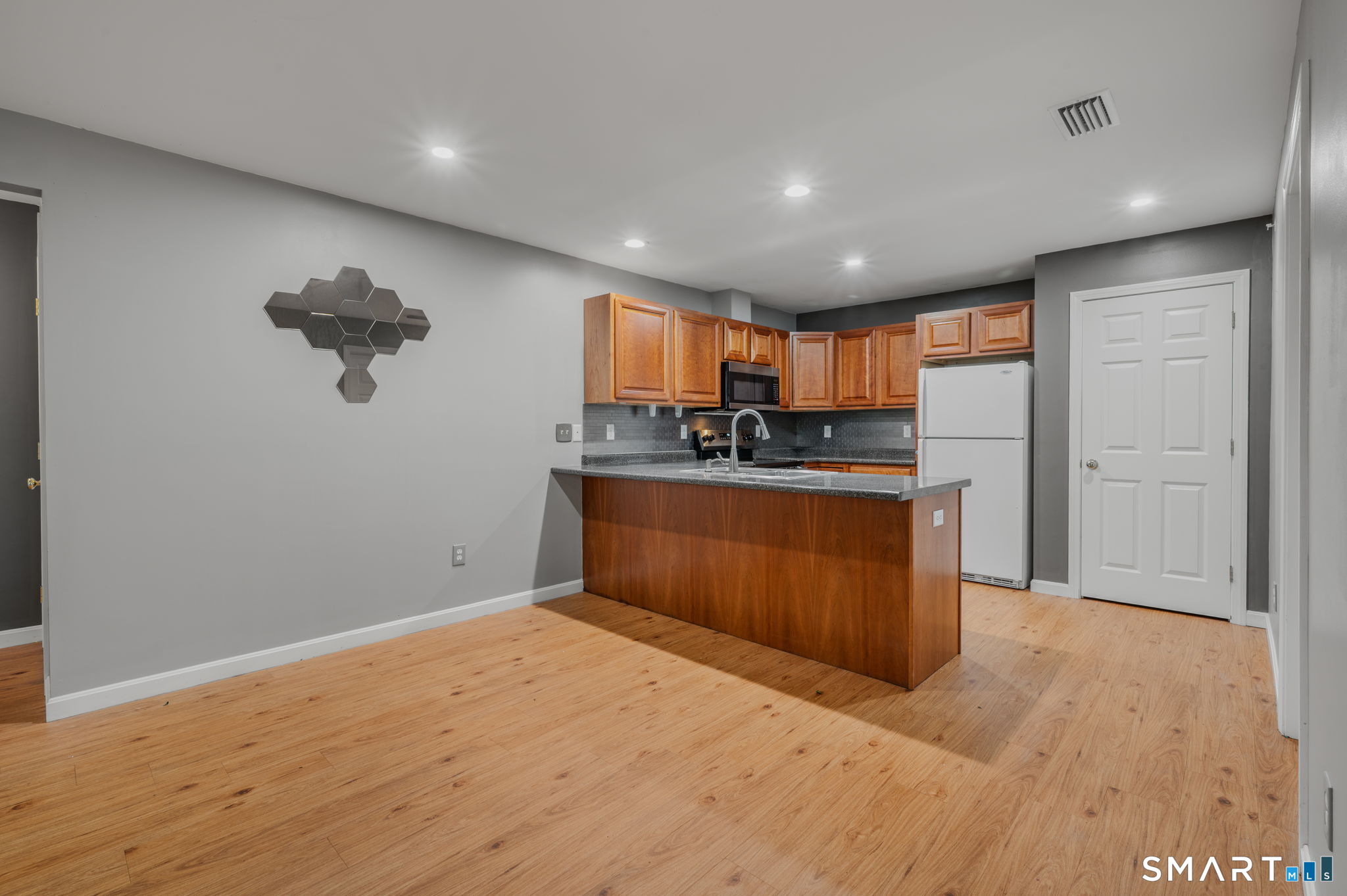 128 Meridian Street Groton CT 06340