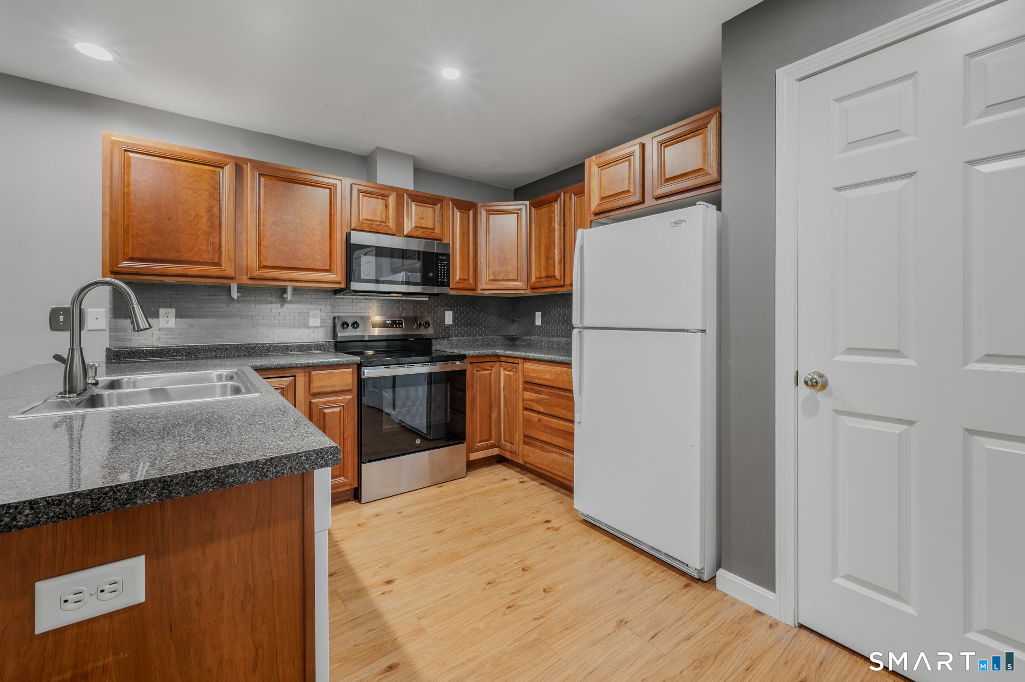 128 Meridian Street Groton CT 06340