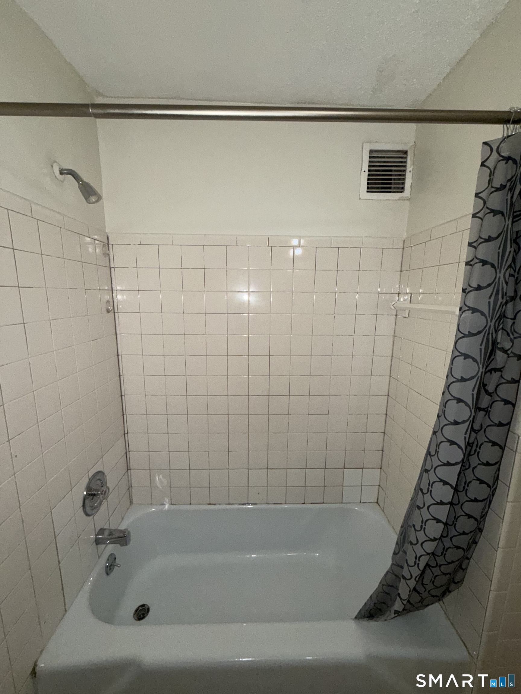 153 Bull Hill Lane West Haven CT 06516