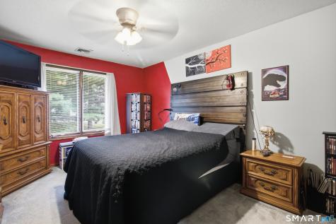 33 Cortland Way Newington CT 06111