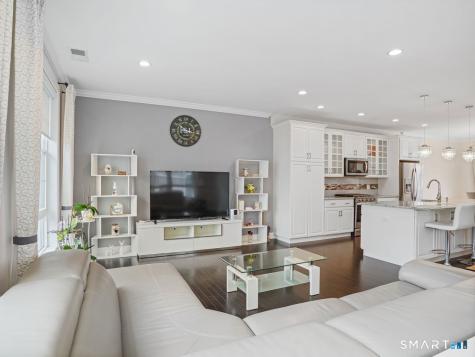185 Brentwood Circle Danbury CT 06810