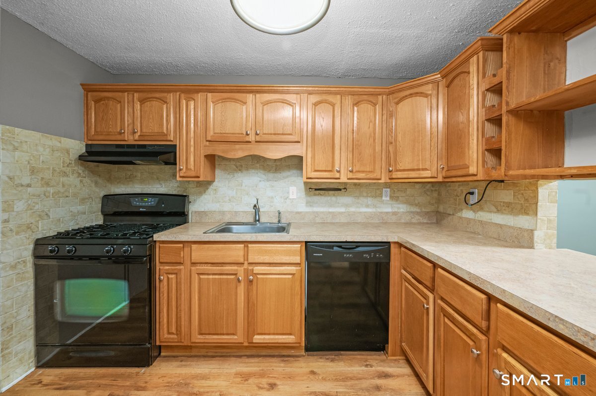 183 Williamstown Court Newington CT 06111