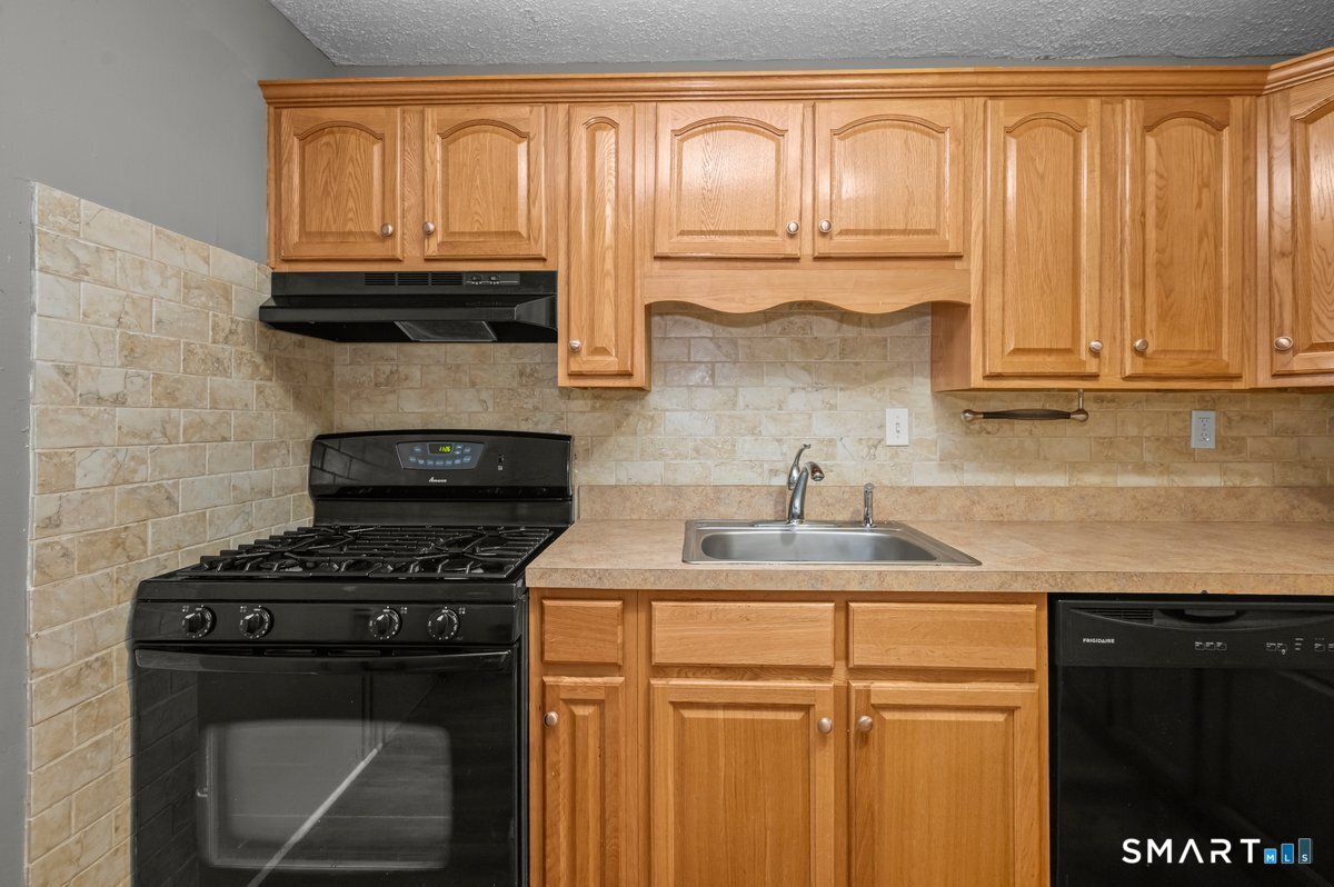 183 Williamstown Court Newington CT 06111