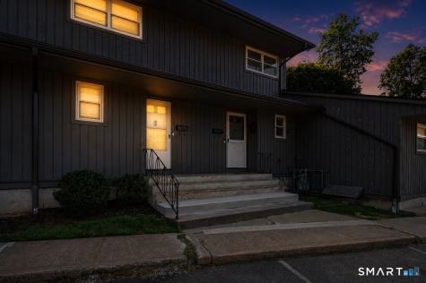 183 Williamstown Court Newington CT 06111