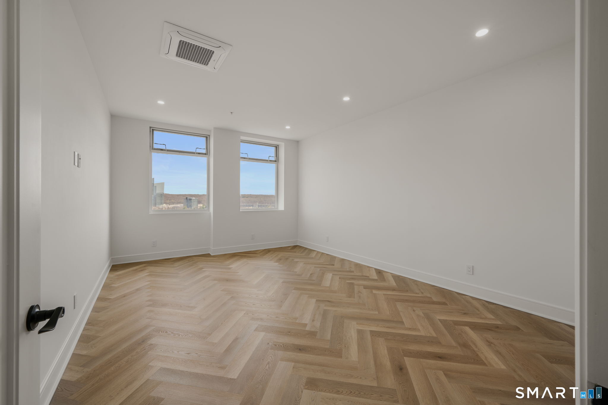 586 West Thames Street Norwich CT 06360