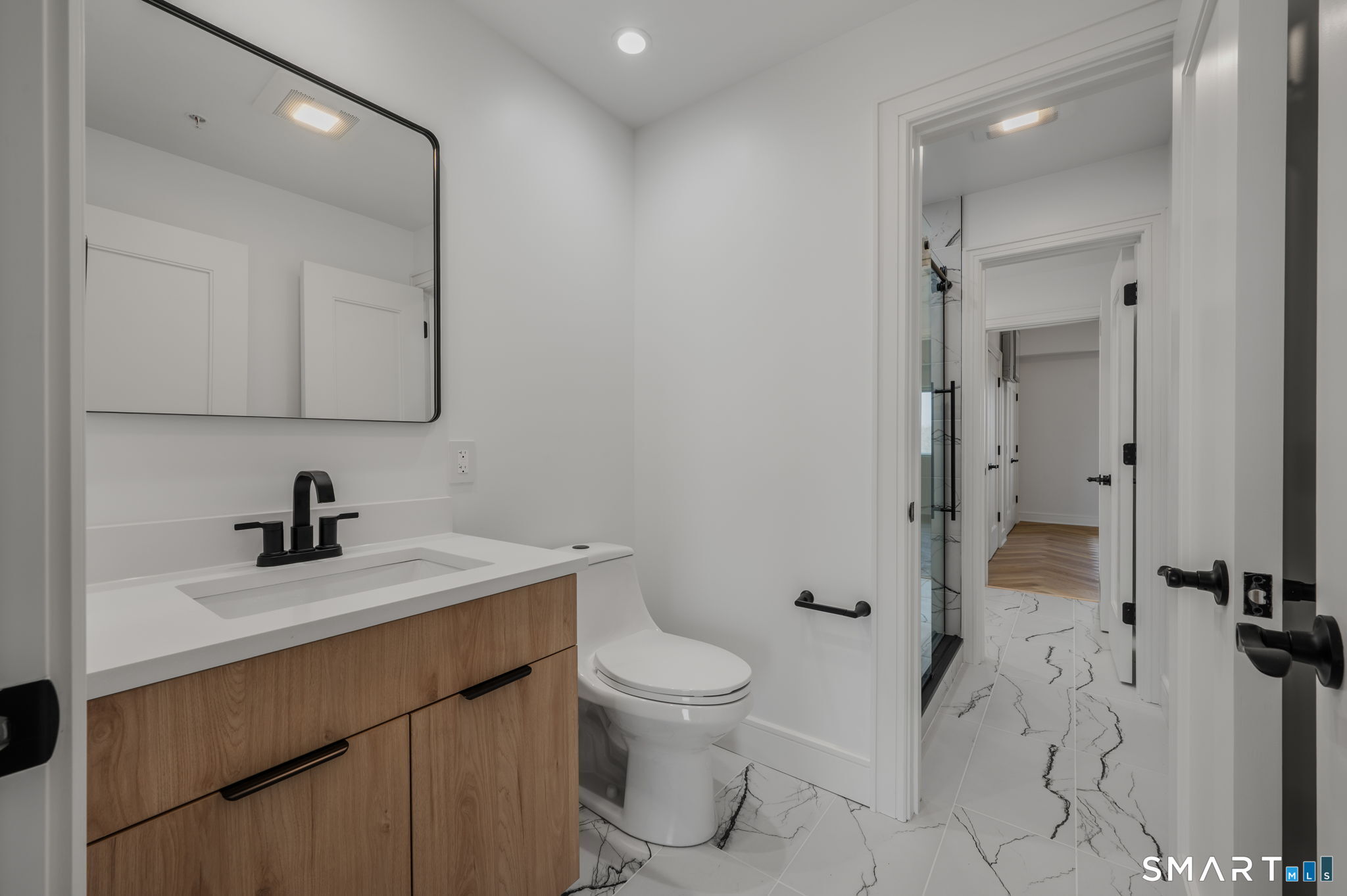 586 West Thames Street Norwich CT 06360