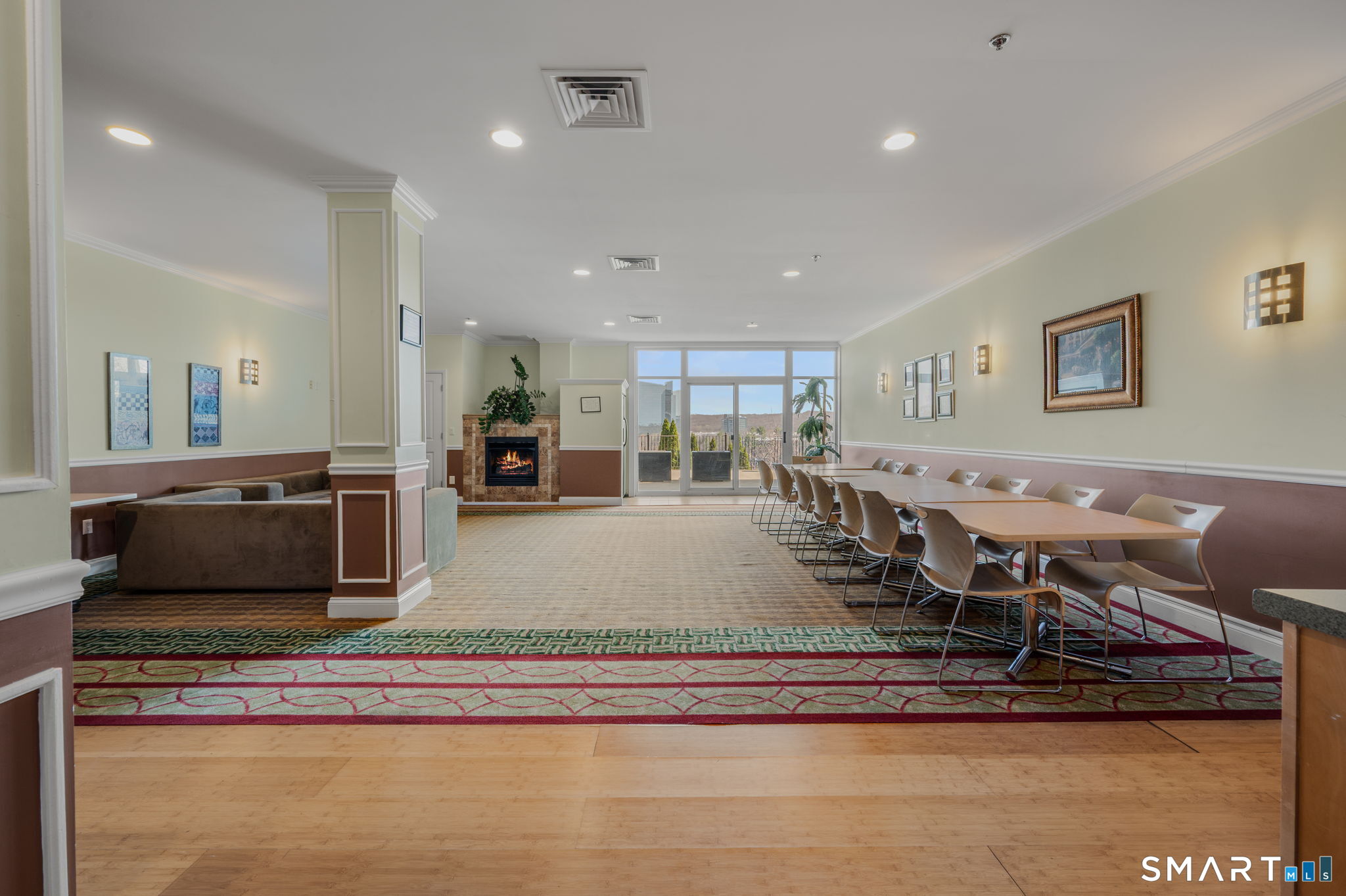 586 West Thames Street Norwich CT 06360