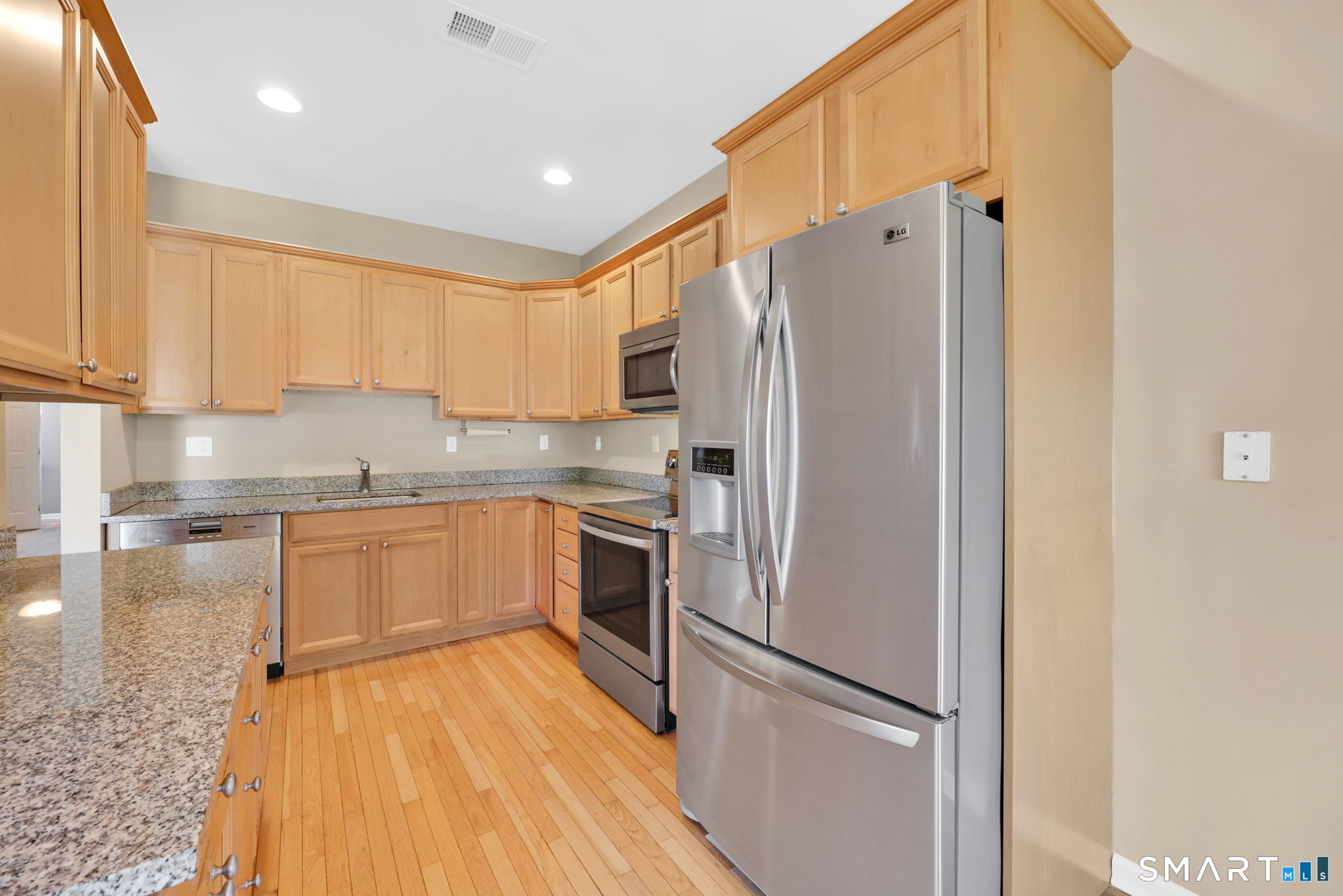 19 Turnberry Lane Bloomfield CT 06002