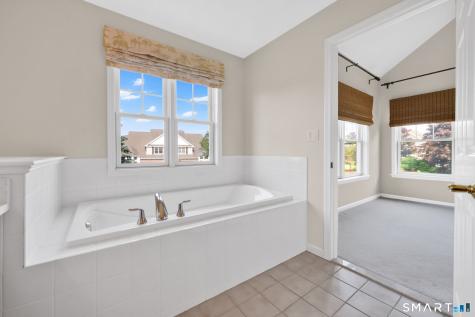 19 Turnberry Lane Bloomfield CT 06002